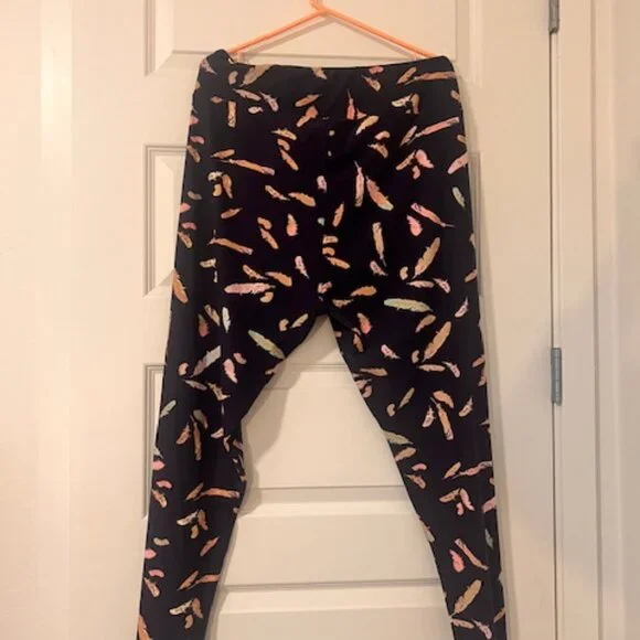 LuLaRoe leggings size T/C - Picture 2 of 3